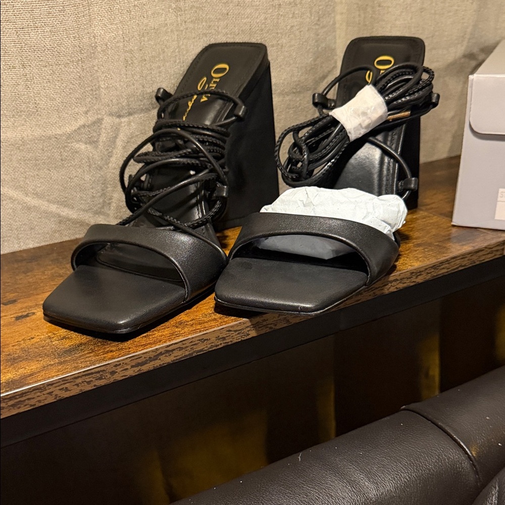 New Olivia Jorgenson Lina Black Strappy Heels